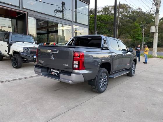 MITSUBISHI TRITON 2.4 BITURBO DIESEL CD HPE-S 4X4 AUTOMÁTICO MITSUBISHI TRITON 2.4 BITURBO DIESEL CD HPE-S 4X4 AUTOMÁTICO